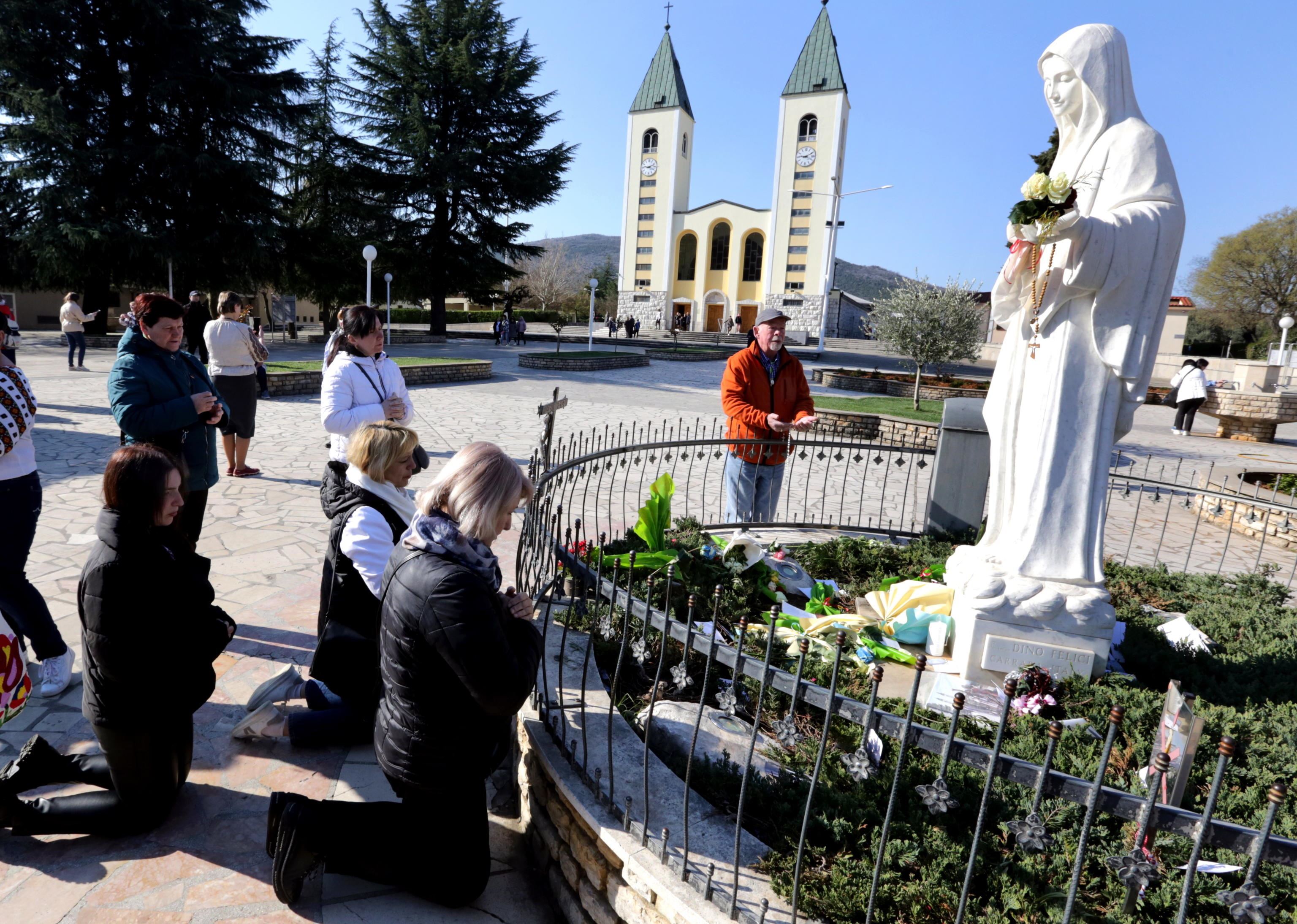 Sì del Vaticano alla devozione e ai pellegrinaggi