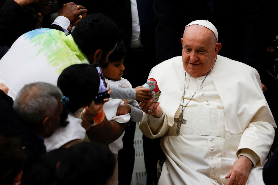 Il Papa alla Curia Romana: dobbiamo essere uomini e donne benedicenti