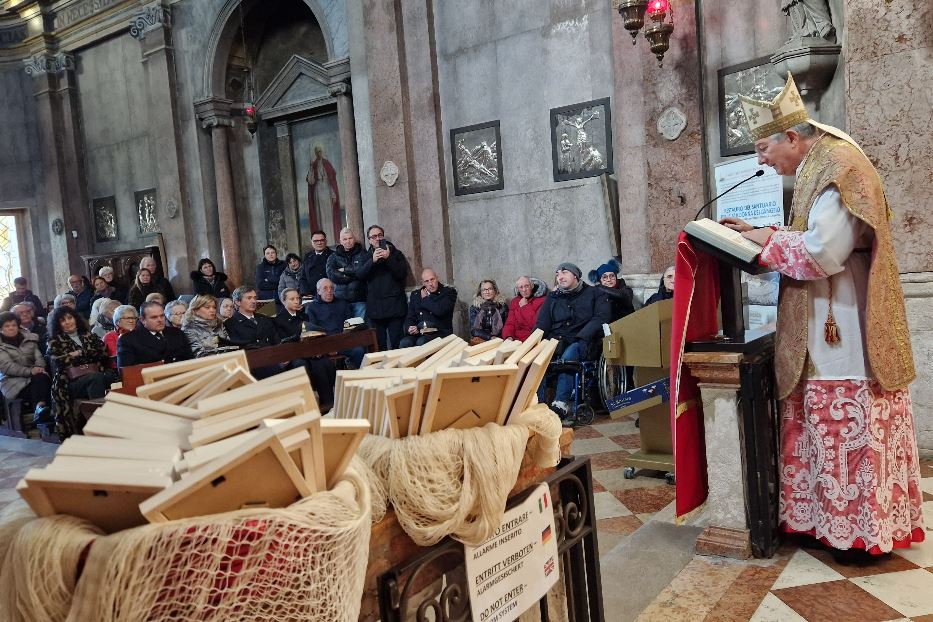 Il patriarca Moraglia a Caorle assieme ai pescatori per la festa di sant'Andrea, loro patrono