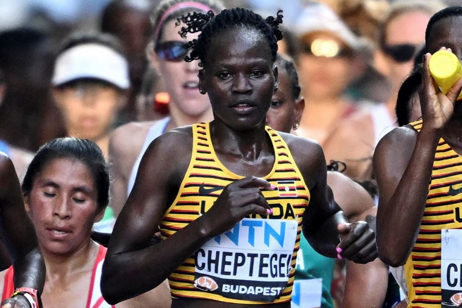 Rebecca Cheptegei durante la maratona di Budapest