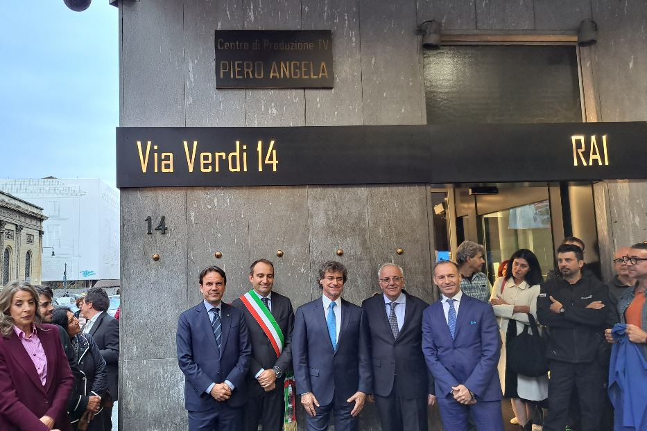 Alberto Angela oggi all'intitolazione del Centro di produzione Rai di Torino a suo padre Piero Angela