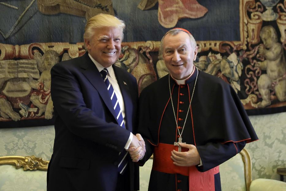 Una foto del cardinale Parolin con Donald Trump