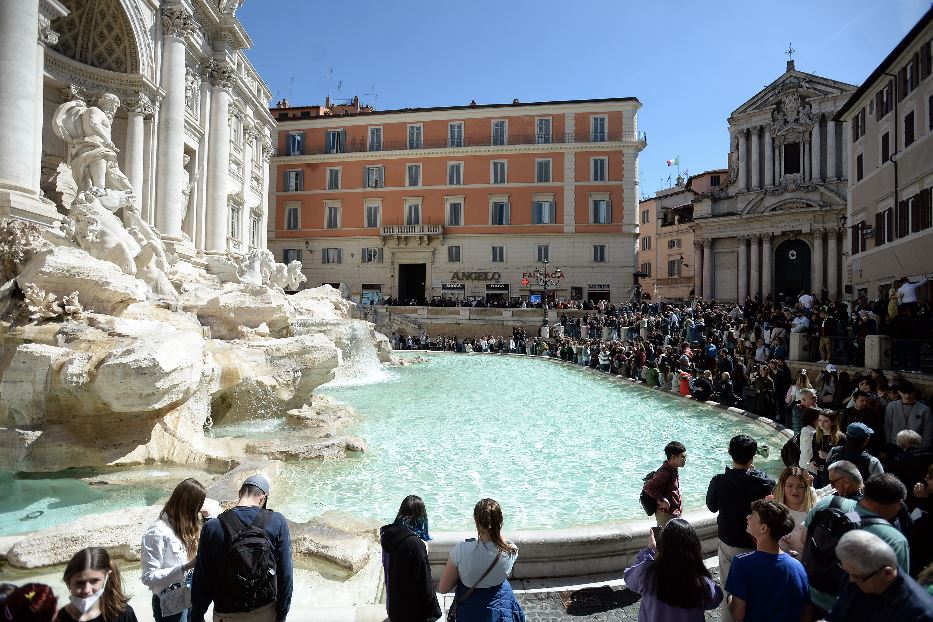 Numero chiuso alla Fontana di Trevi: ma è giusto?