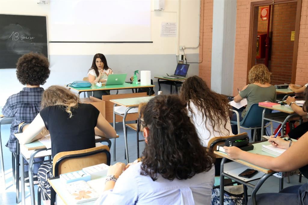 Una docente in classe