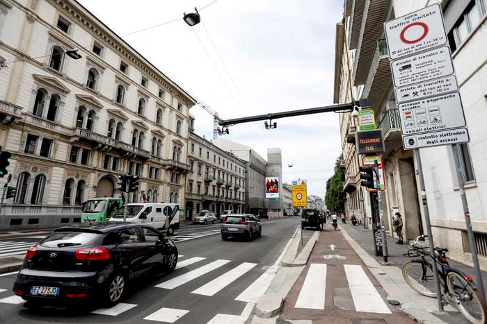 Uno dei varchi di Area C a Milano