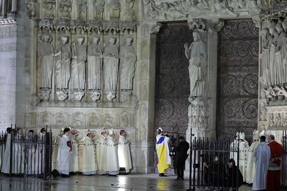 Notre-Dame ritorna ai parigini. Le parole del Papa, i grandi del mondo