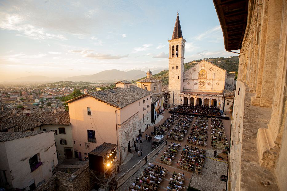 La piazza del Duomo di Spoleto sede dei concerti del Festival dei Due Mondi