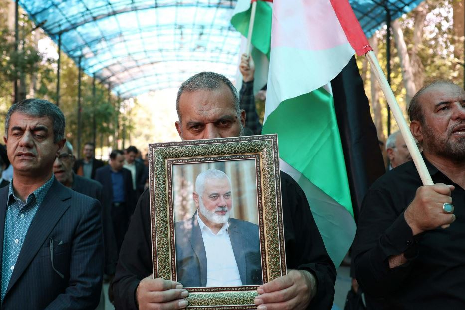 Il ritratto di Haniyeh, ucciso a Teheran, in una manifestazione nella capitale iraniana