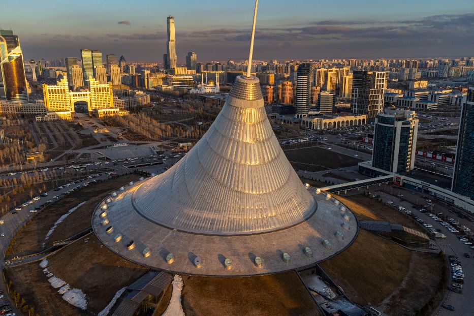 Veduta aerea di Khan Shatyr ad Astana, capitale del Kazakistan