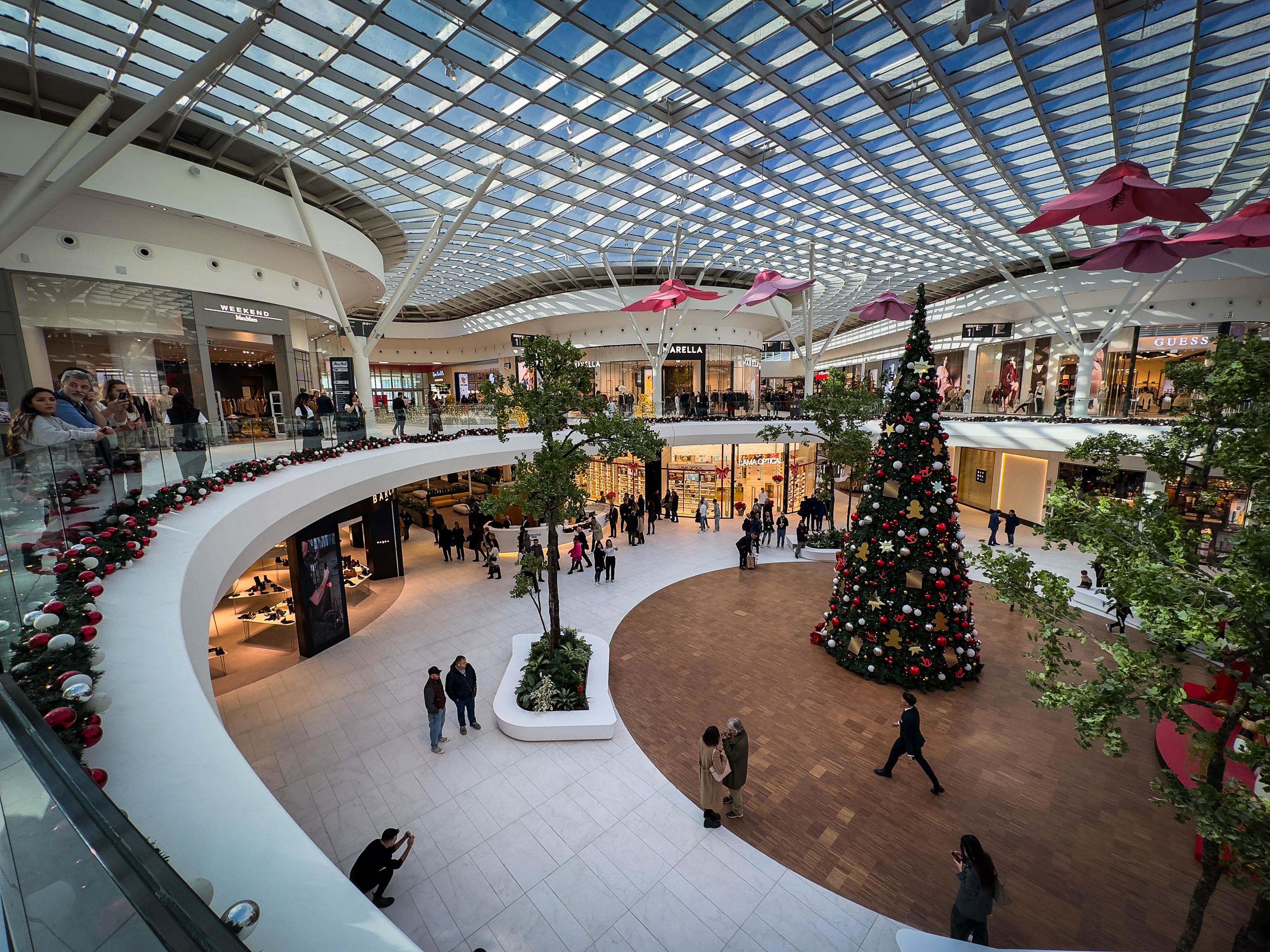 Il nuovo centro commerciale Maximall di Torre Annunziata