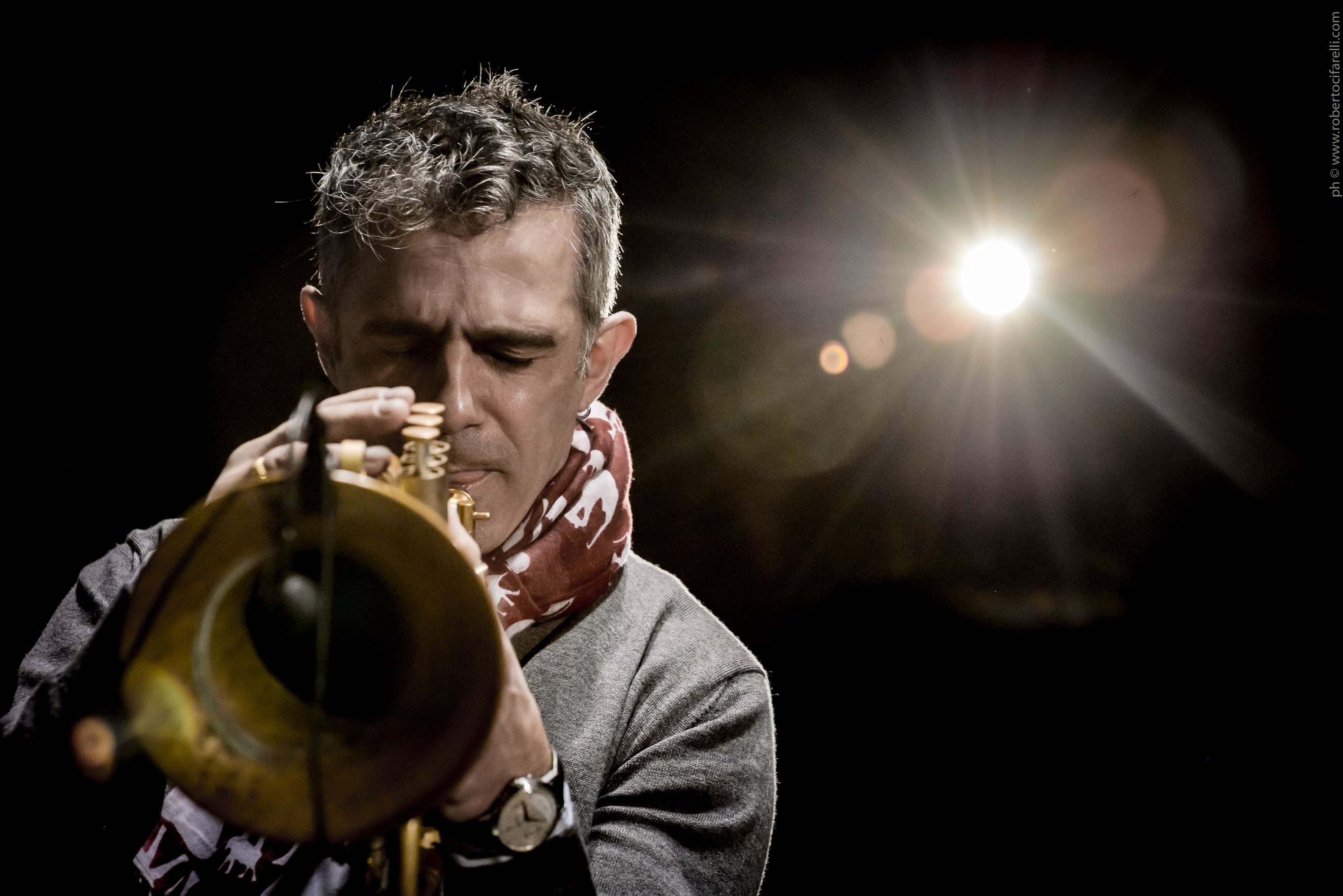 il grande trombettista jazz, Paolo Fresu, 63 anni, genius loci del paese sardo di Berchidda che dal 1988 ospita il Festival "Jazz in Time"