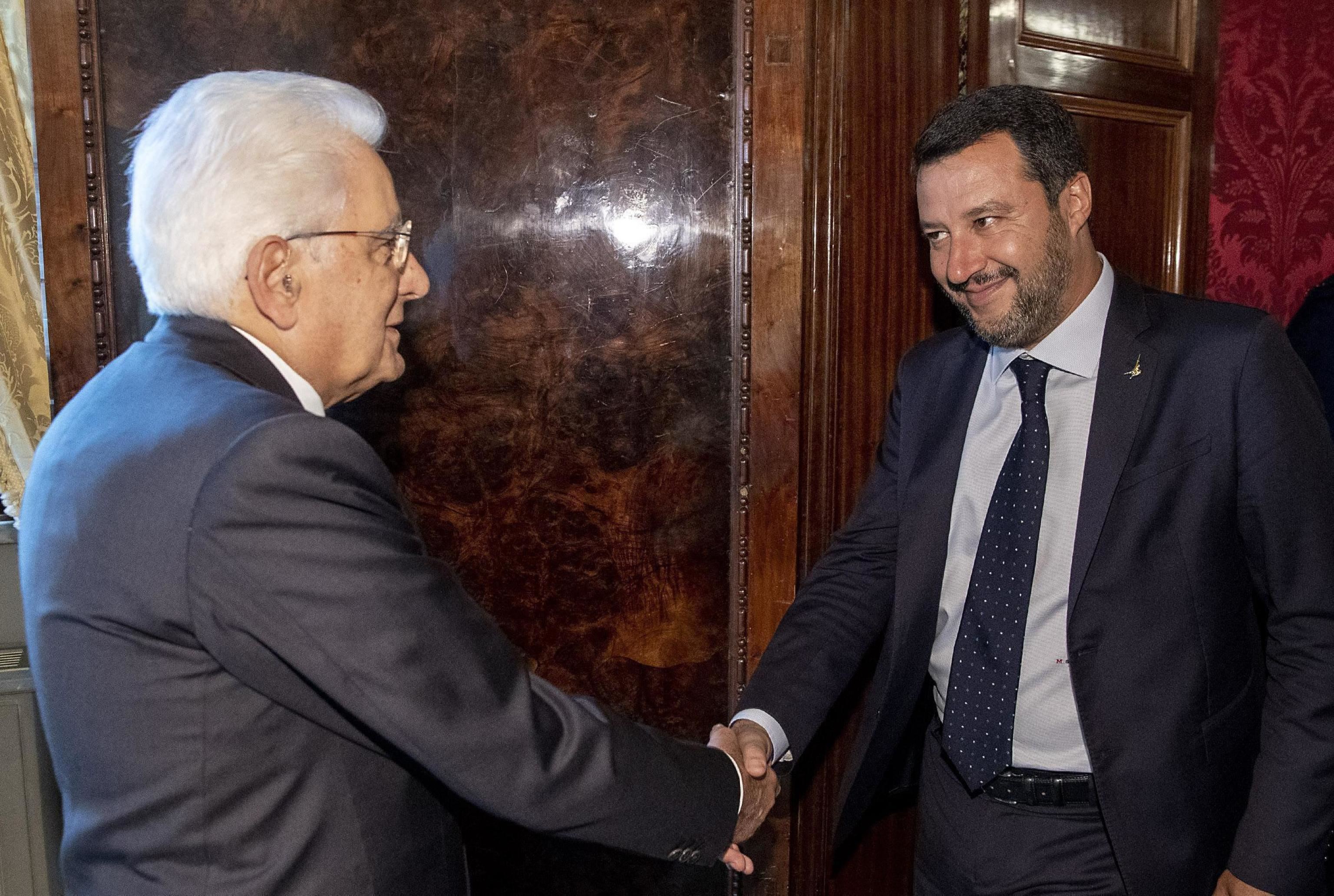 Retromarcia di Salvini: io e la Lega con Mattarella