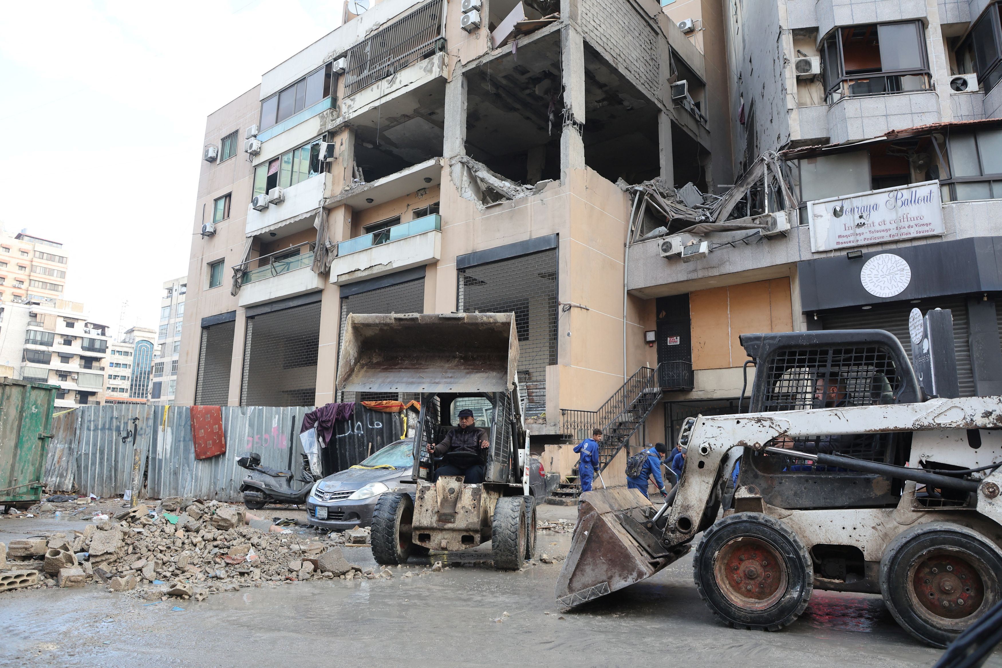 L'edificio del sud di Beirut danneggiato dall'esplosione in cui è stato ucciso Saleh al-Arouri