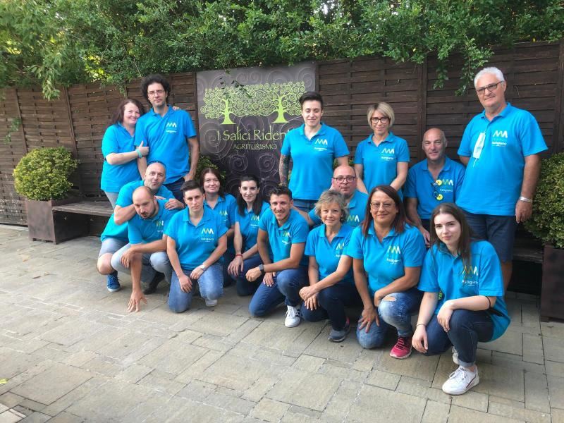 Foto di gruppo per i lavoratori del Mollificio Astigiano