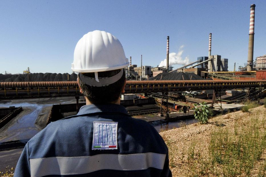 Un'immagine dello stabilimento Ilva di Taranto risalente al 2013