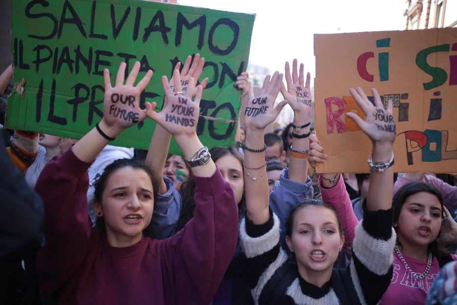 Tornano in piazza i Fridays For Future: la protesta è anche politica