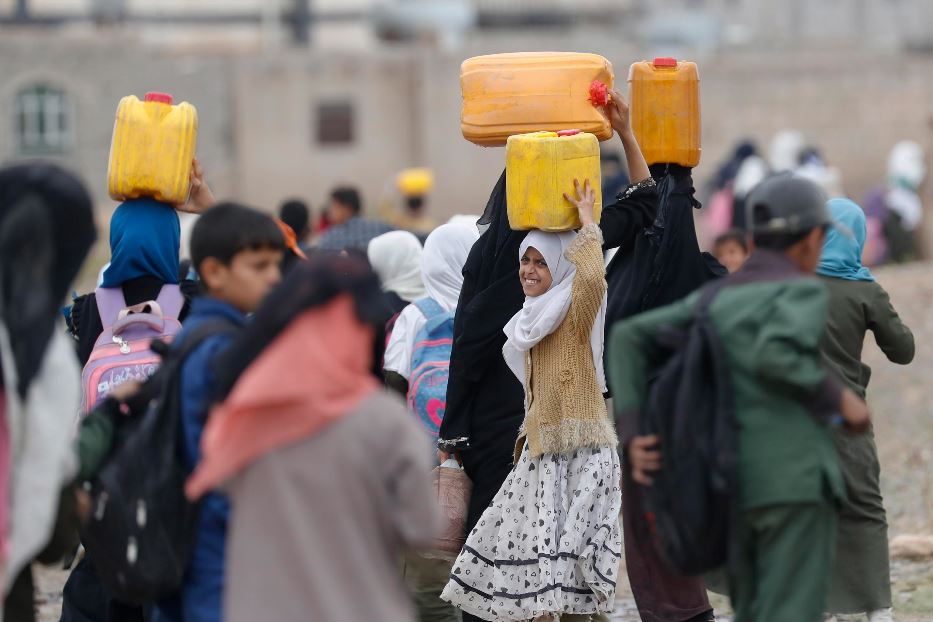 Yemeniti sfollati in un campo alle porte della capitale Sanaa