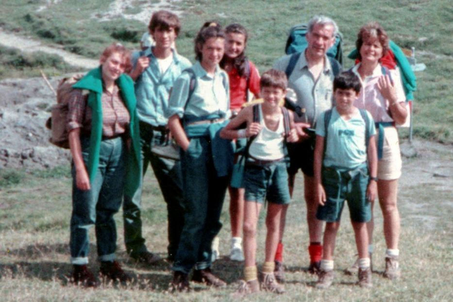 Carlo Casini con la sua famiglia durante un'escursione in montagna