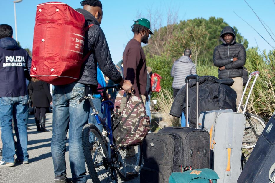 Migranti nella baraccopoli di San Ferdinando