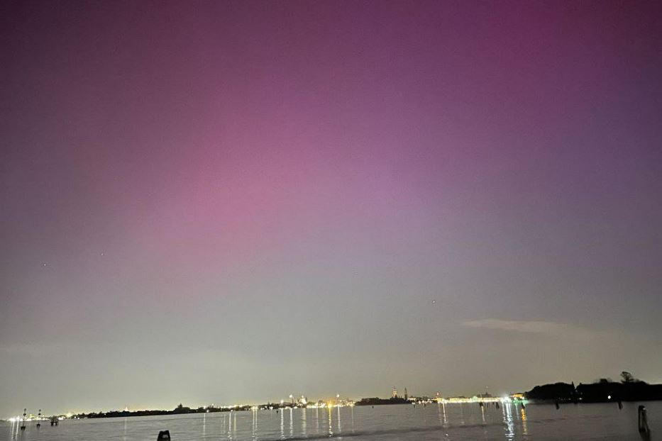 Aurora boreale a Venezia, una delle conseguenze della tempesta solare