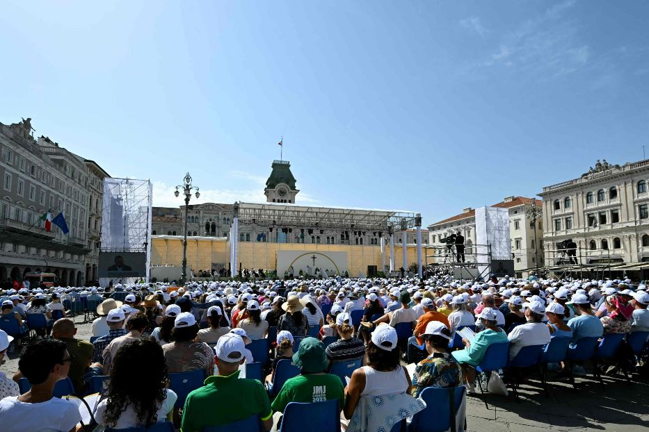 La Messa di papa Francesco in piazza Unità d'Italia a Trieste
