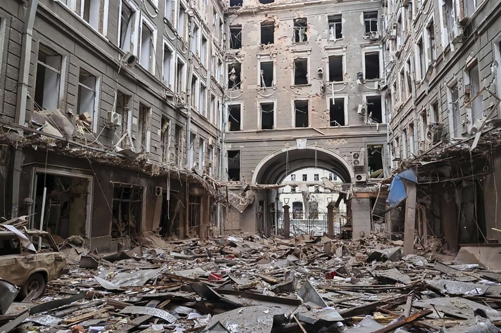 L'effetto dei bombardamenti a Kharkiv