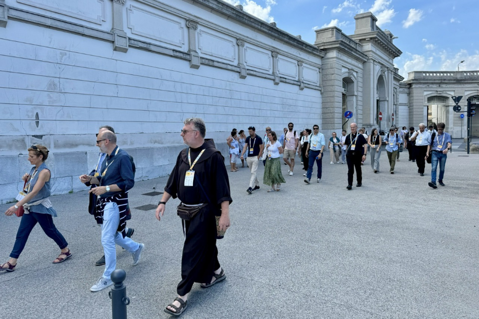 La delegazione della Settimana sociale durante il cammino di Trieste