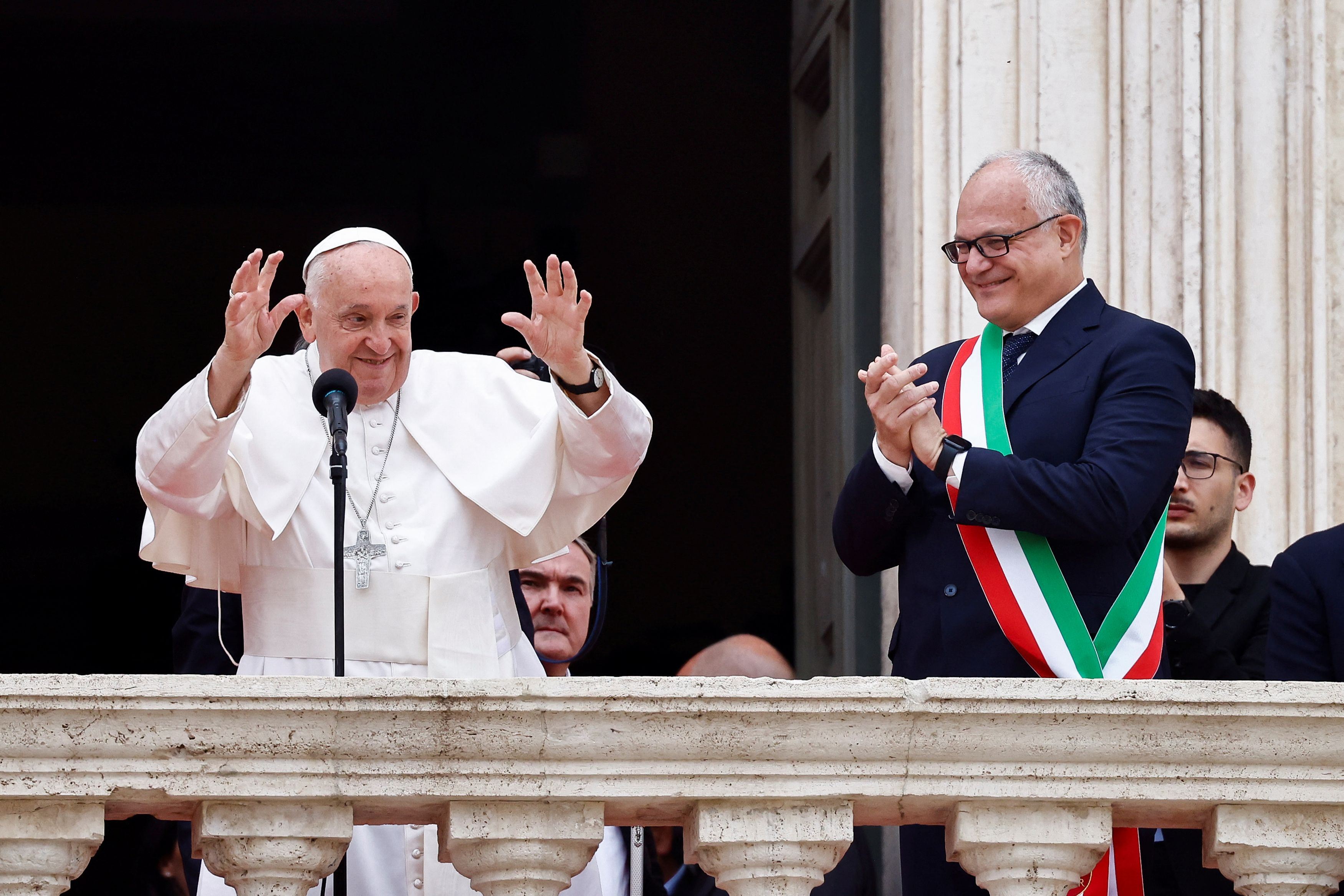 Il Papa in Campidoglio: «Per il Giubileo Roma sia accogliente»