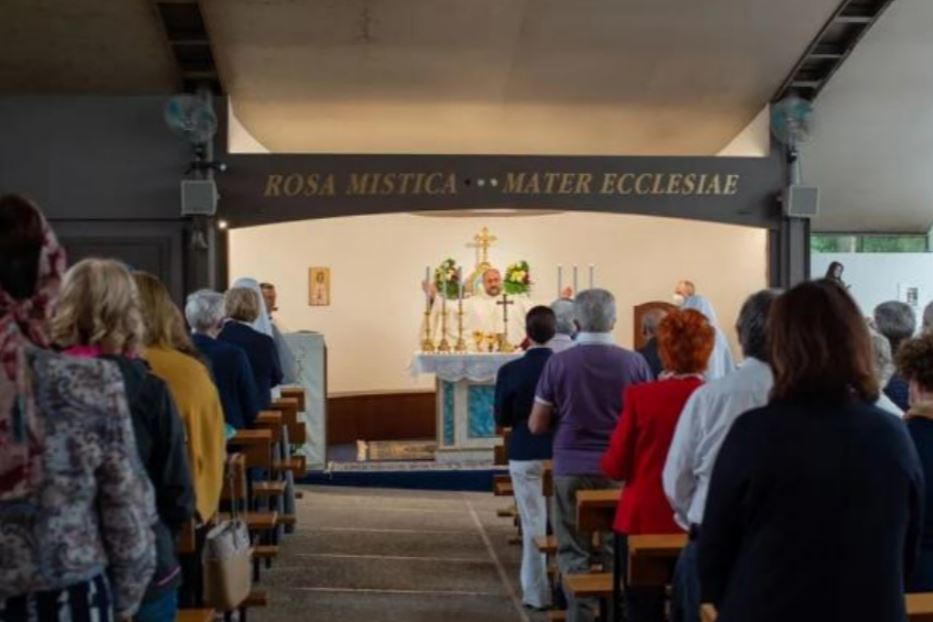 Una celebrazione nel santuario di Maria Rosa Mistica-Madre della Chiesa a Fontanelle di Montichiari nella diocesi di Brescia