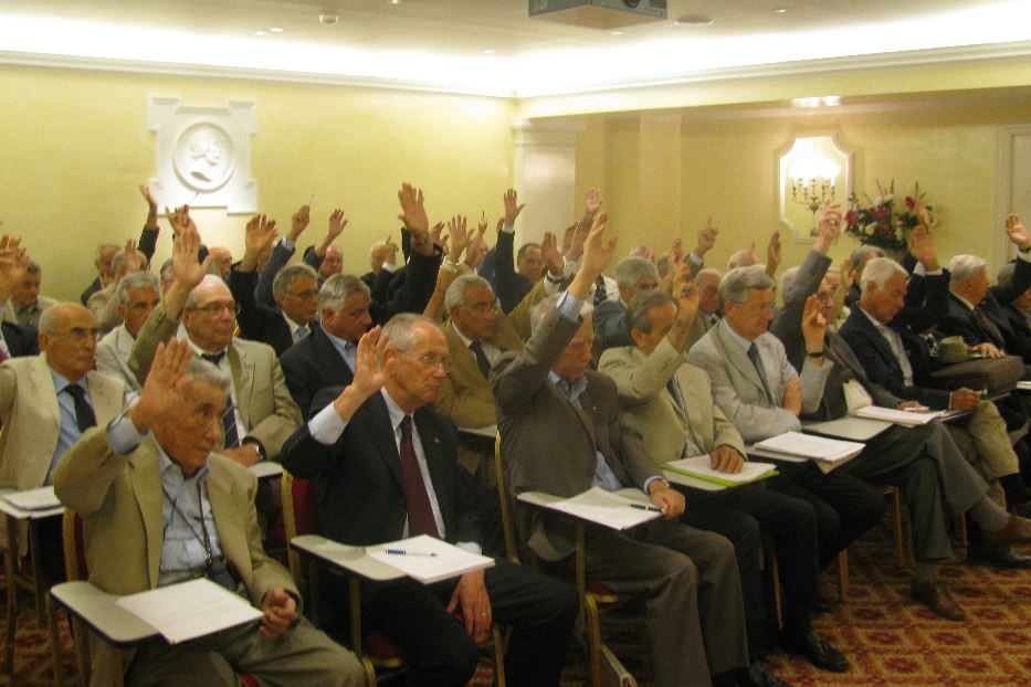 Un'assemblea dell'Associazione nazionale dei lavoratori anziani in azienda di diversi anni fa