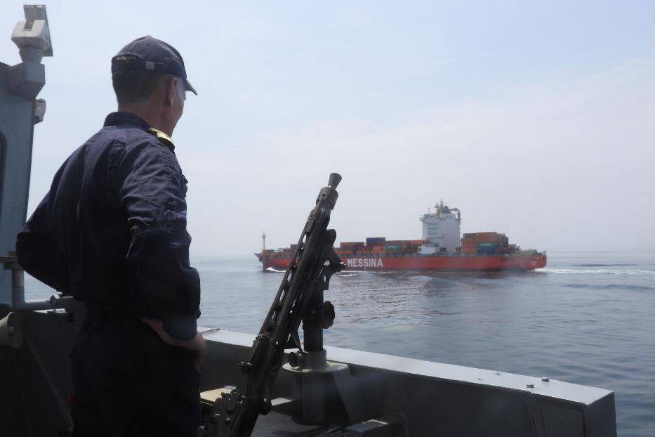La Nave Duilio in navigazione nel Mar Rosso in un'immagine diffusa dalla Marina Militare