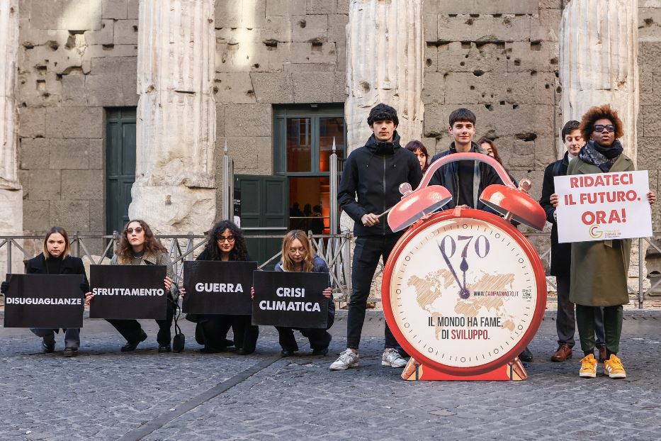 I ragazzi che hanno manifestato a piazza di Pietra