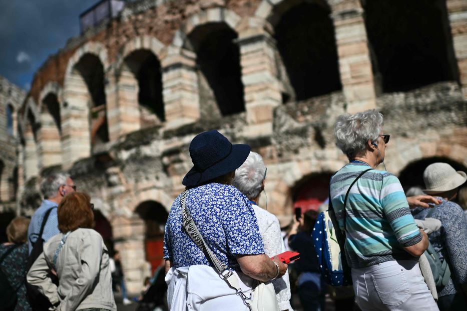 Il Popolo Dellarena Con Il Papa La Pace Si Fa Giorno Per Giorno