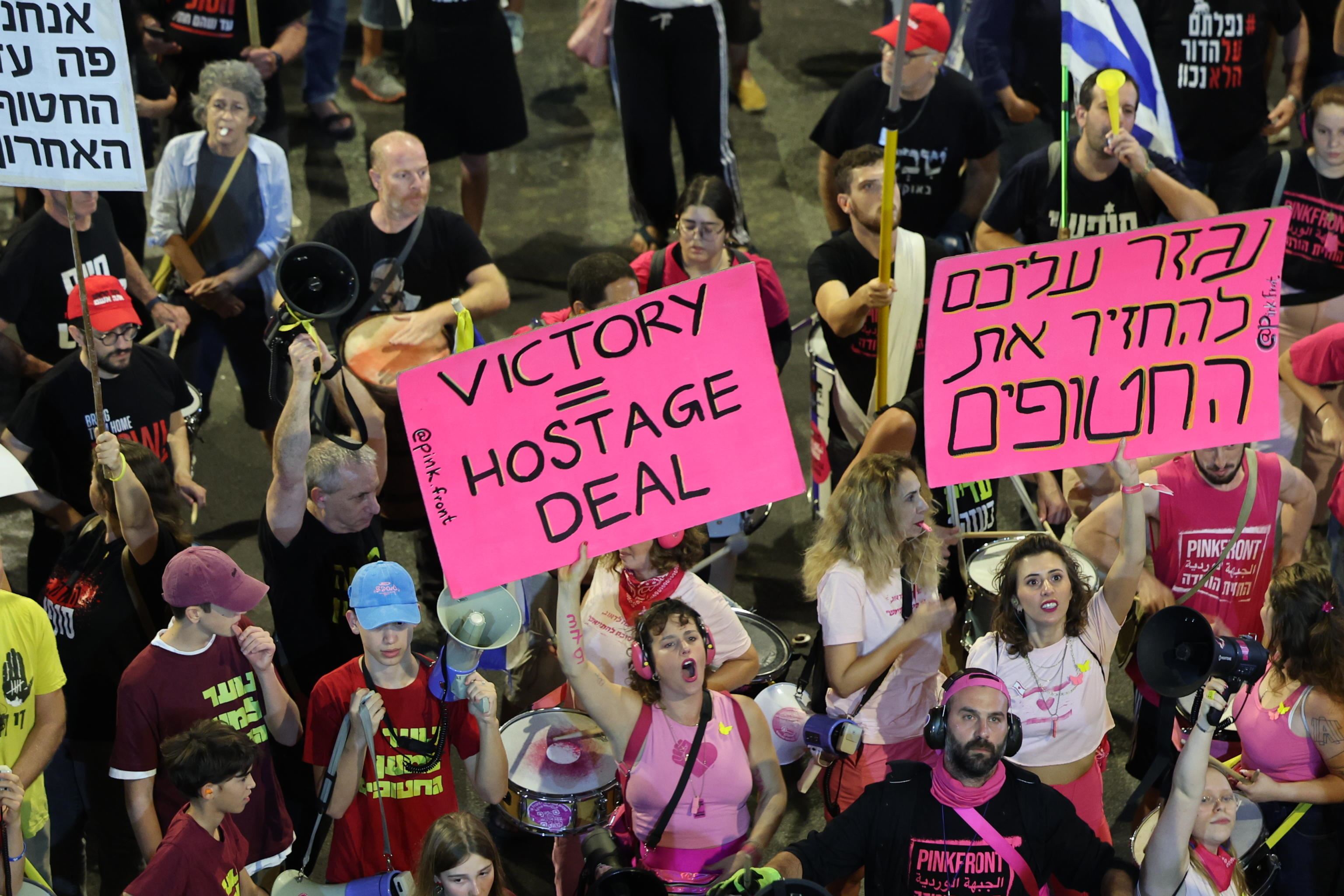 La protesta dei familiari degli ostaggi a Tel Aviv