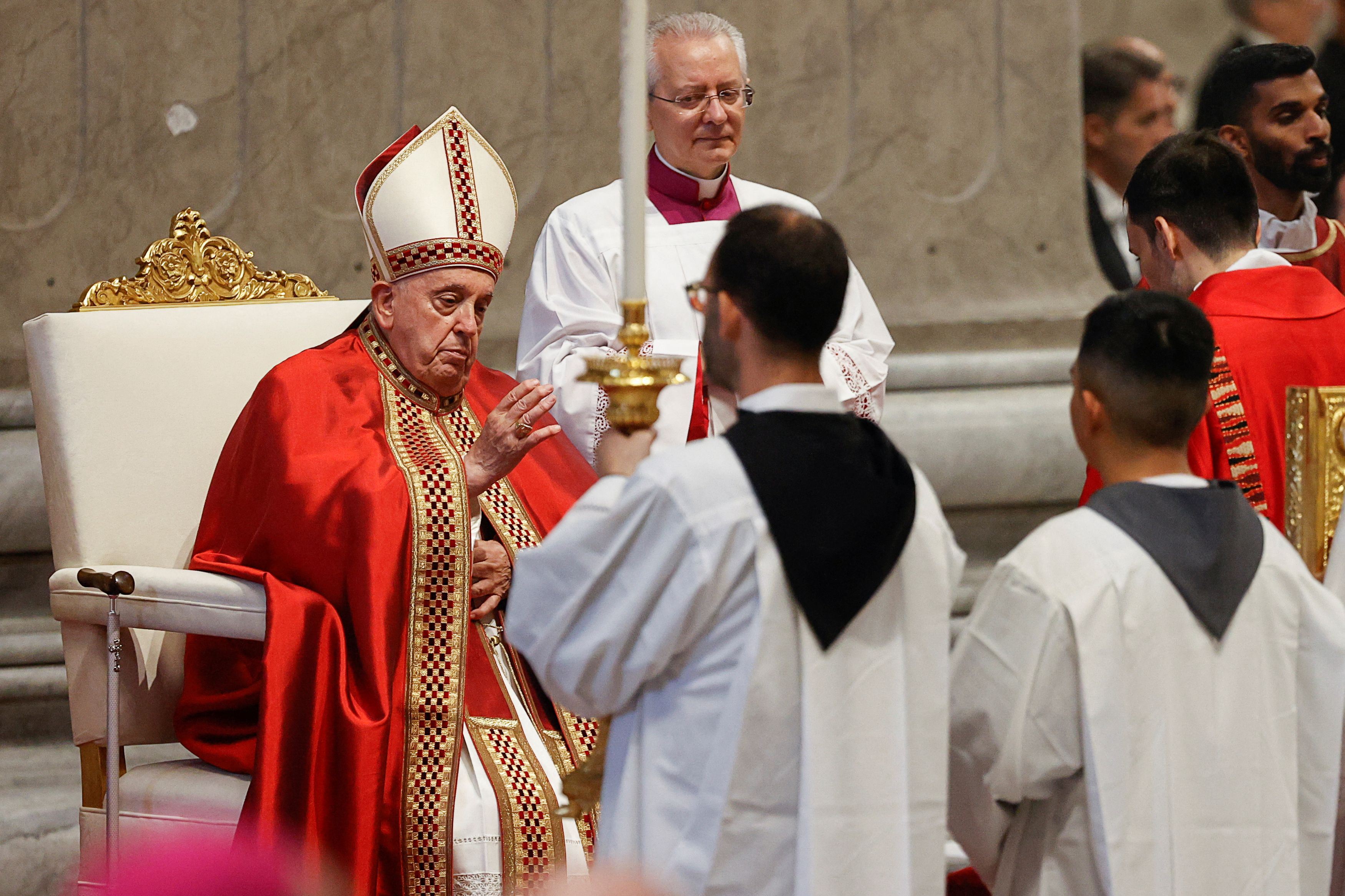 Il Papa durante la Messa per la solennità dei Santi Pietro e Paolo