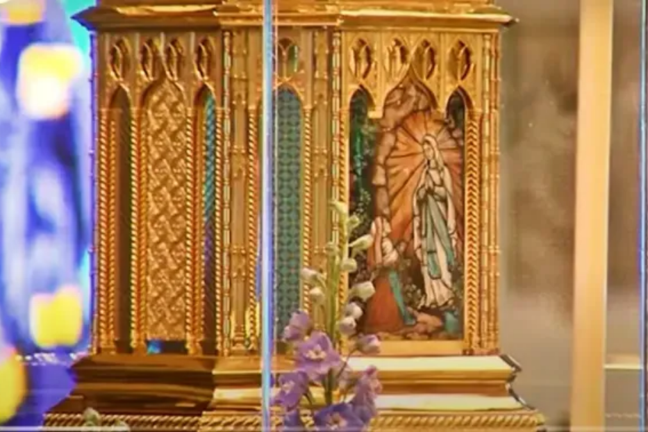 Una immagine della reliquia di santa Bernadette Soubirous
