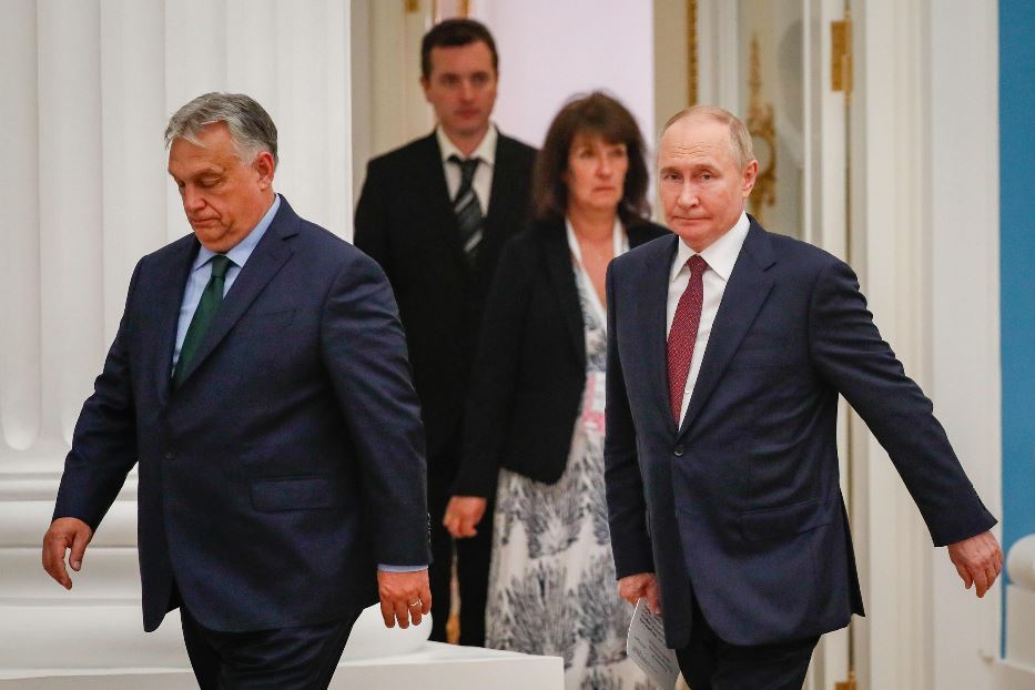 Il premier ungherese Viktor Orbán con il presidente russo Vladimir Putin a Mosca