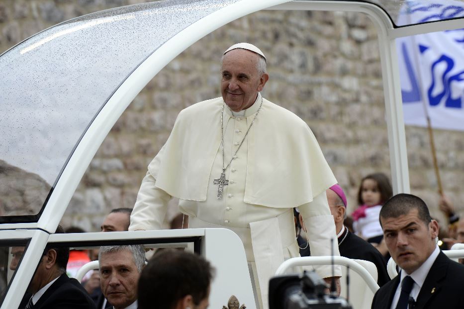 Papa Francesco in visita ad Assisi nel 2013