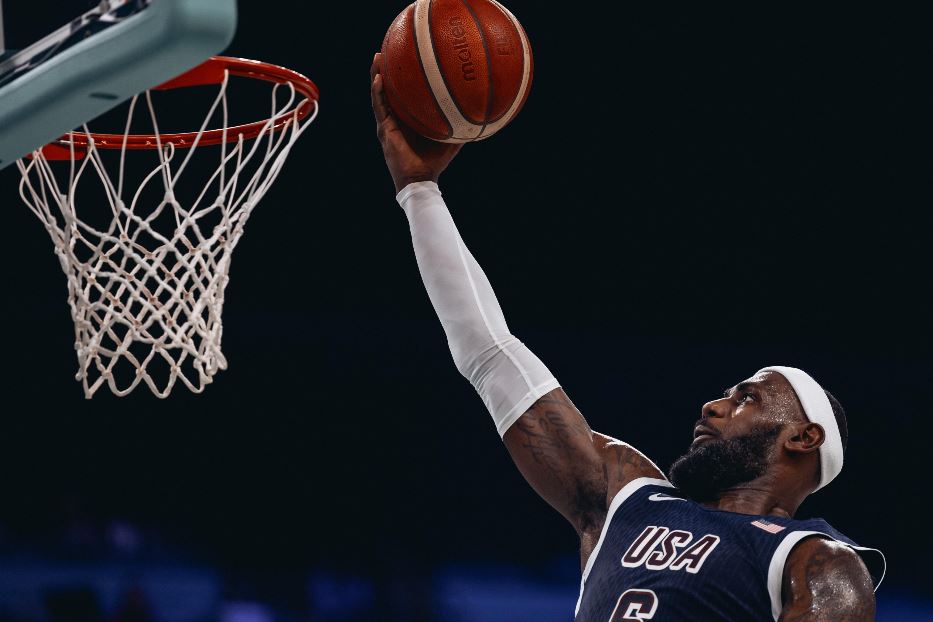 Lebron James in azione contro Porto Rico