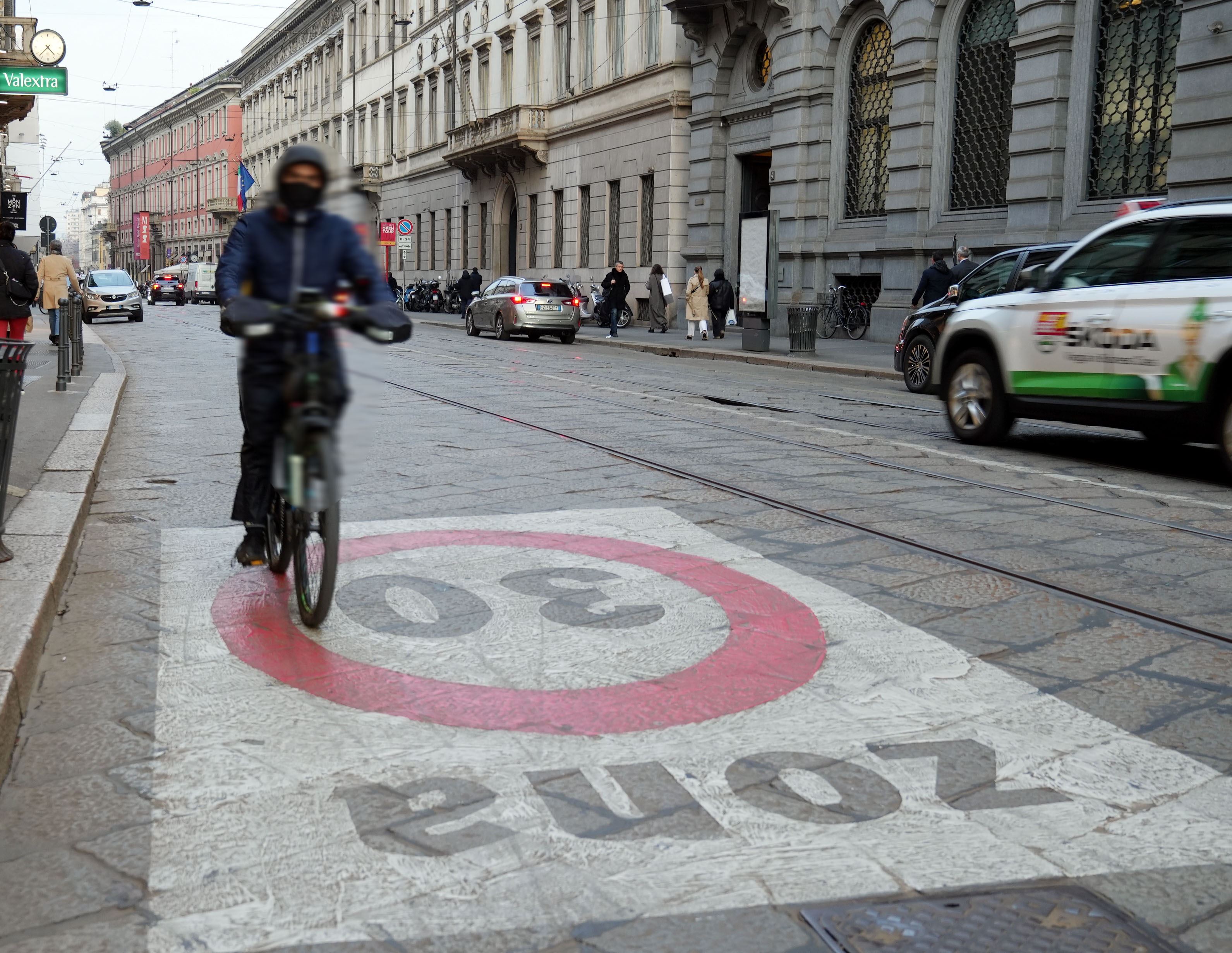  Milano, a 30 km all'ora l'inquinamento aumenta: ecco perchè