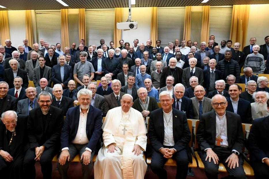 Un momento dell'incontro di papa Francesco nel Collège Saint-Michel di Bruxelles con i confratelli gesuiti