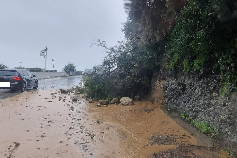 Paura in Liguria, frane ed esondazioni. Chiuse strade e autostrade