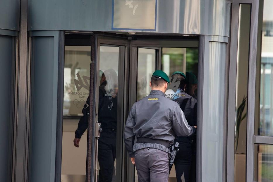 La Guardia di Finanza entra negli uffici della Fondazione Milano-Cortina