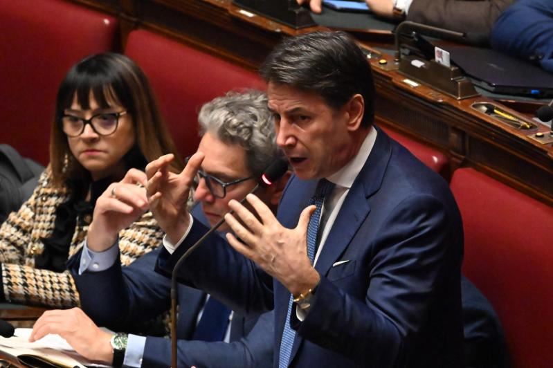 Conte indica l’area progressista. Ma in Aula Pd e 5s votano divisi