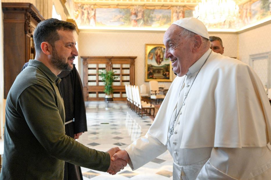 Papa Francesco con Volodimir Zelensky