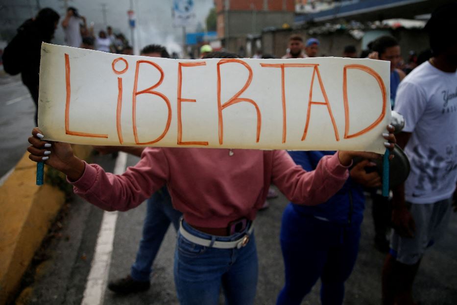 Una manifestazione anti-Maduro per le vie di Caracas