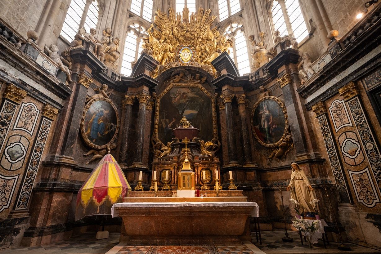 L'altare della cattedrale di Saint Maximin - © Stefano Tiozzo