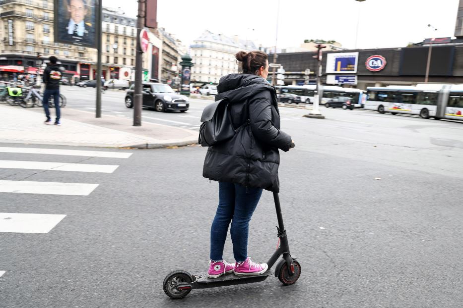 Caos due ruote a Parigi. Il prefetto: servono regole