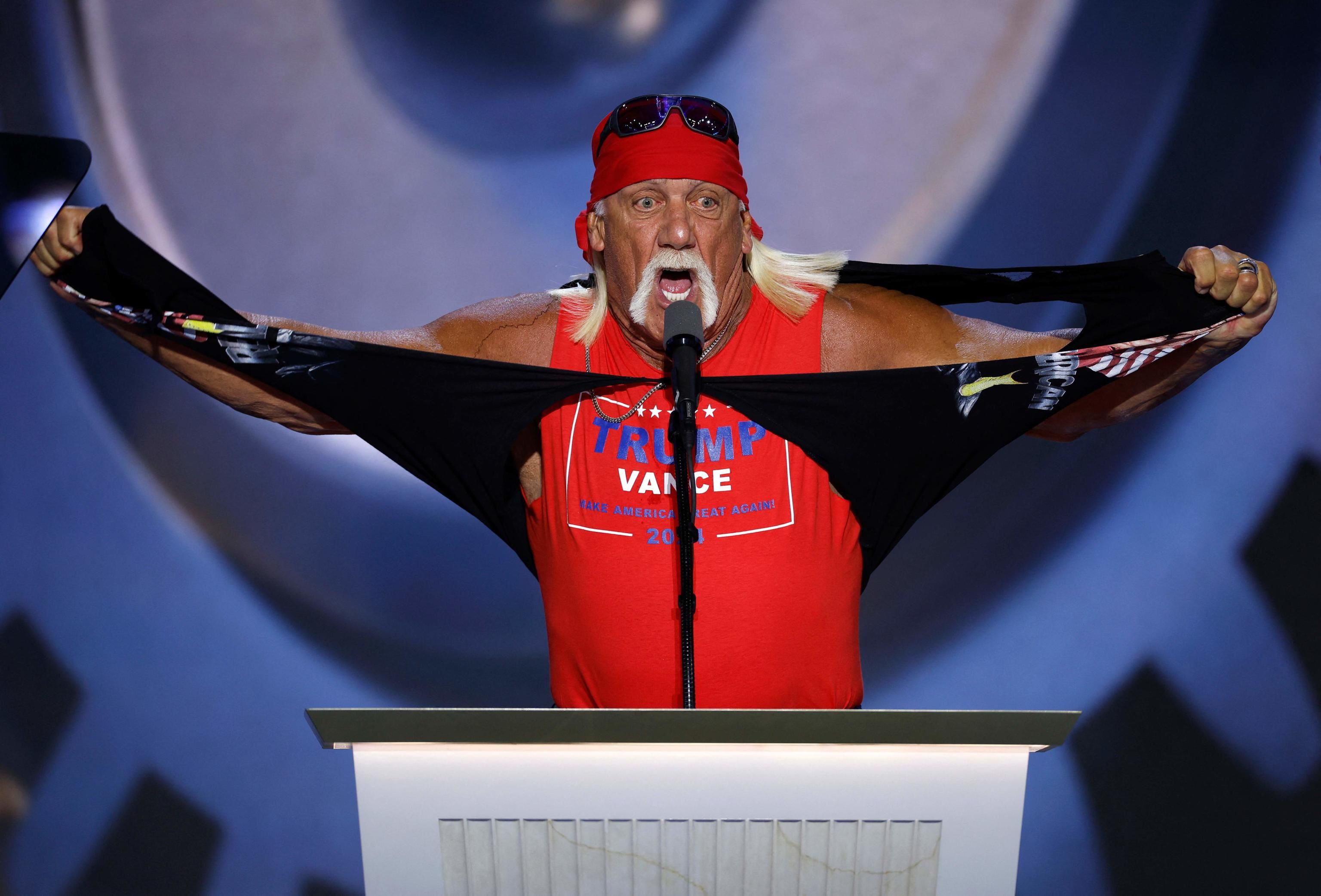 L'intervento di Hogan, star del wrestling - ANSA