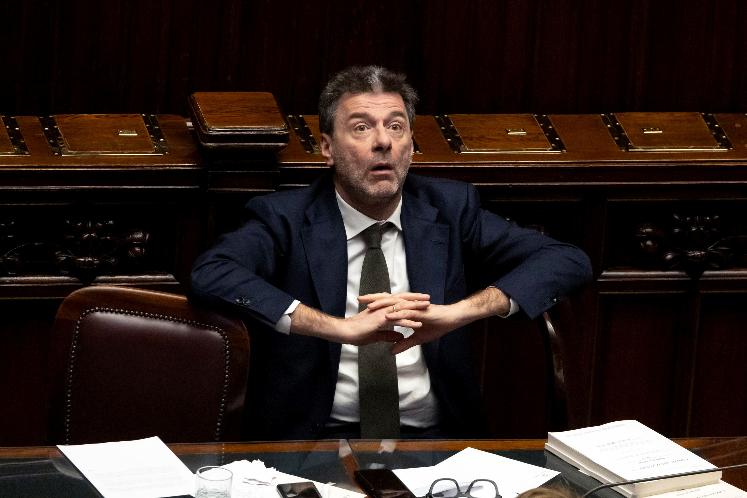 Il ministro dell'Economia Giorgetti alla Camera mentre si discute la Manovra 2025